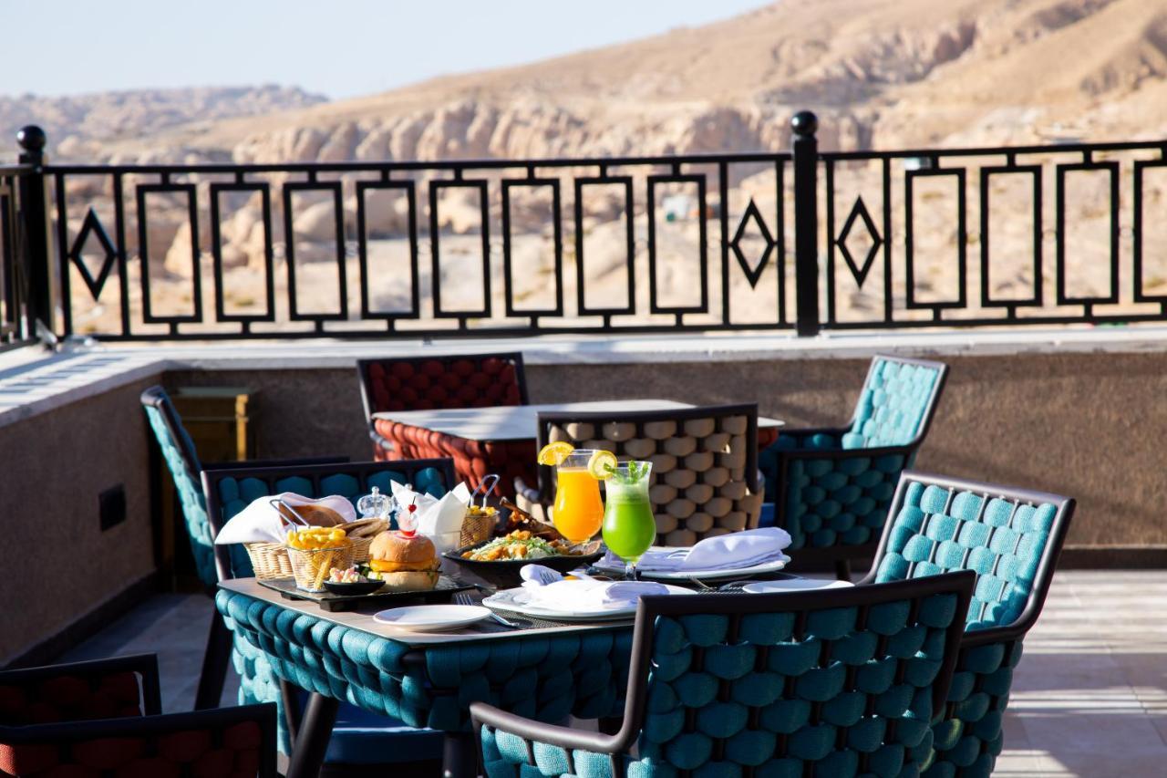 Petra Moon Luxury Hotel Wadi Musa Exterior foto The Terrace at the Grand Hotel